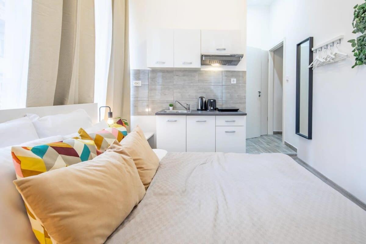 Extra Central Mini Studio - Lively Neighborhood Budapest Exterior photo